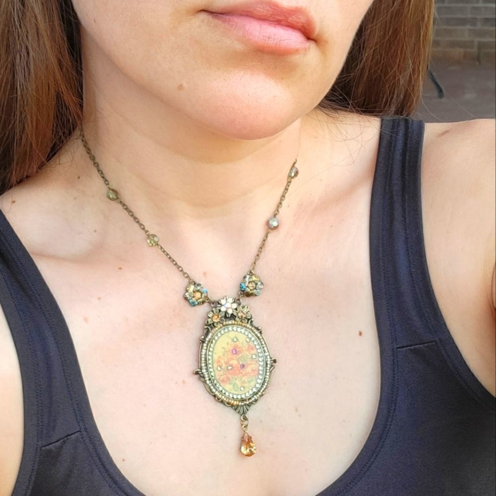 Vintage floral‎ necklace